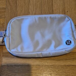 Lululemon Light Gray Violet Belt Bag Everywhere Crossbody